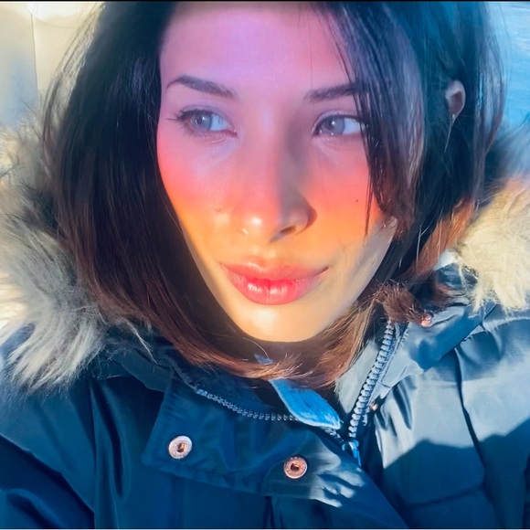 Meet your Posher, Jenny 🇨🇦 - Picture 1 of 1